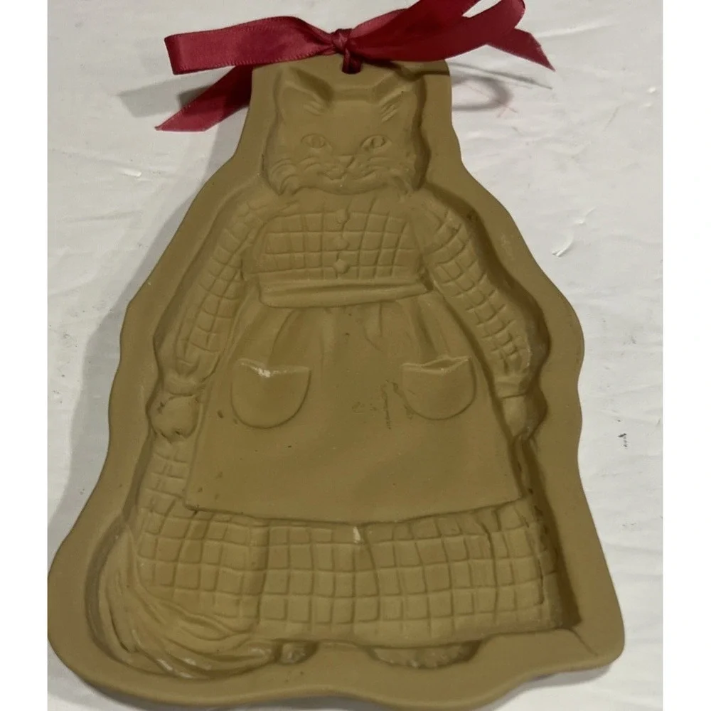 Vintage 1988 Brown Bag Cookie Art Mold Mama Kitty CAT in Apron Hill Design Craft